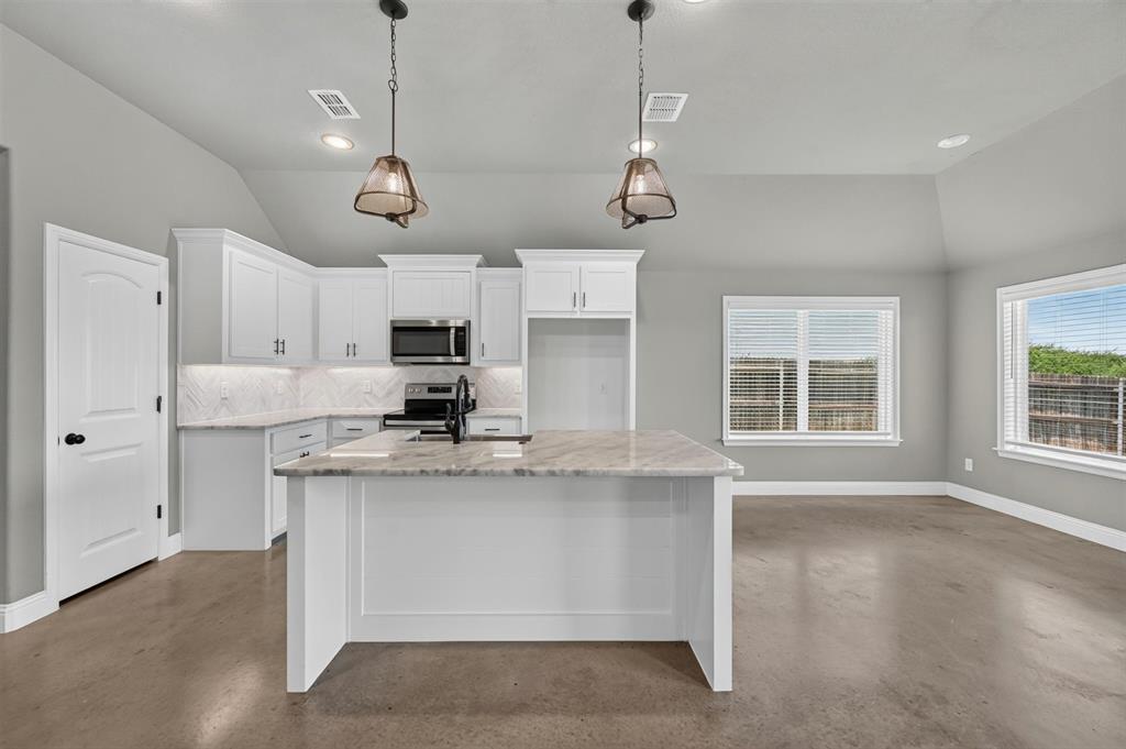214 Rees Avenue Godley, TX 76044 - Photo 6 of 29