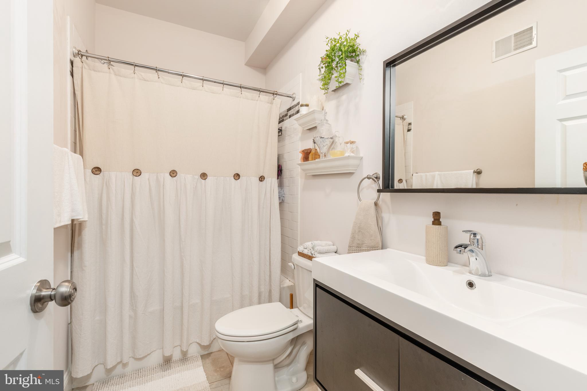 1605 Ridge Avenue Philadelphia, PA 19130 - Photo 22 of 49