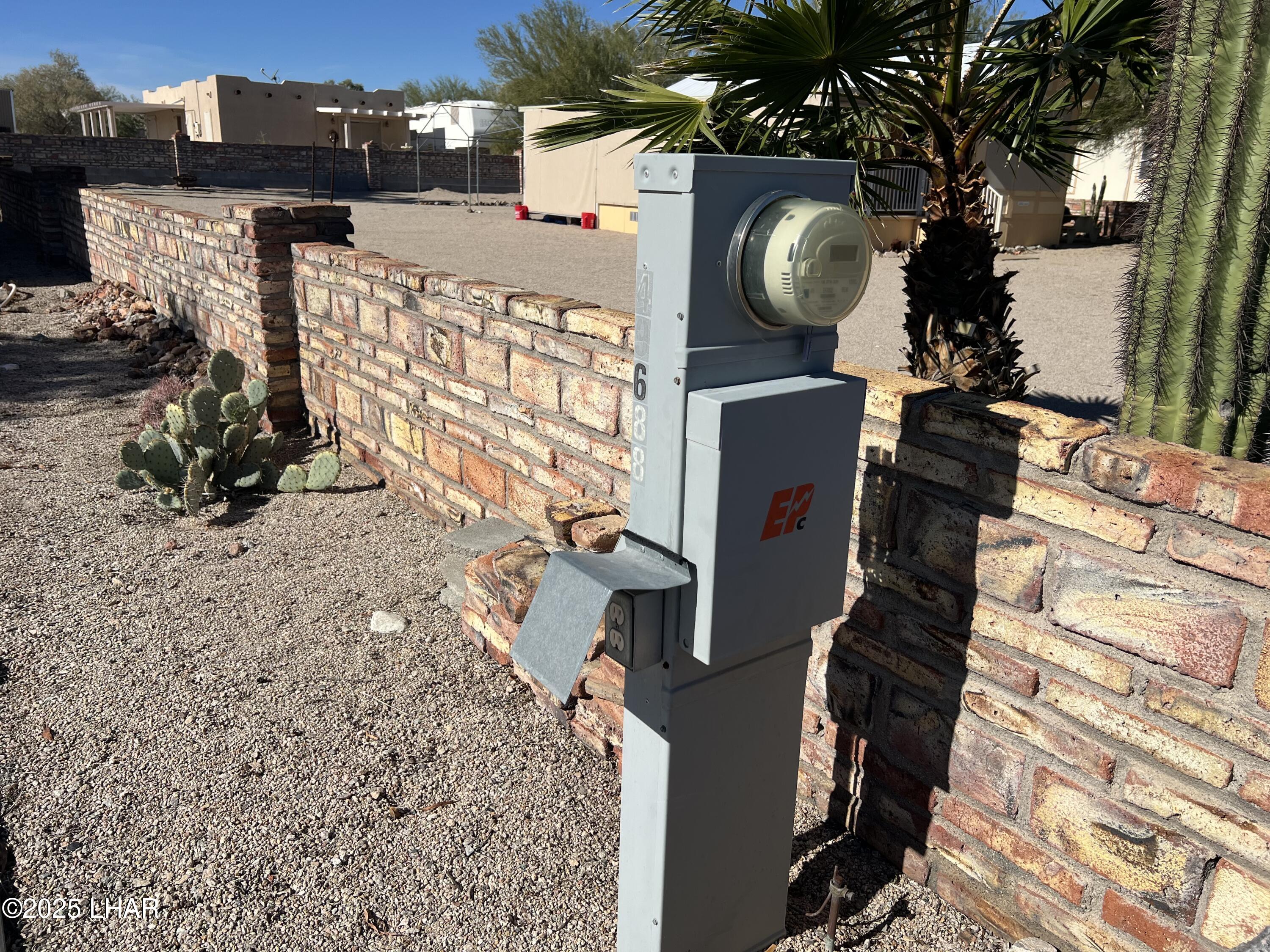 49688 Ruby Avenue Quartzsite, AZ 85346 - Photo 8 of 33 Extra 110 plug - for Christmas lights?!