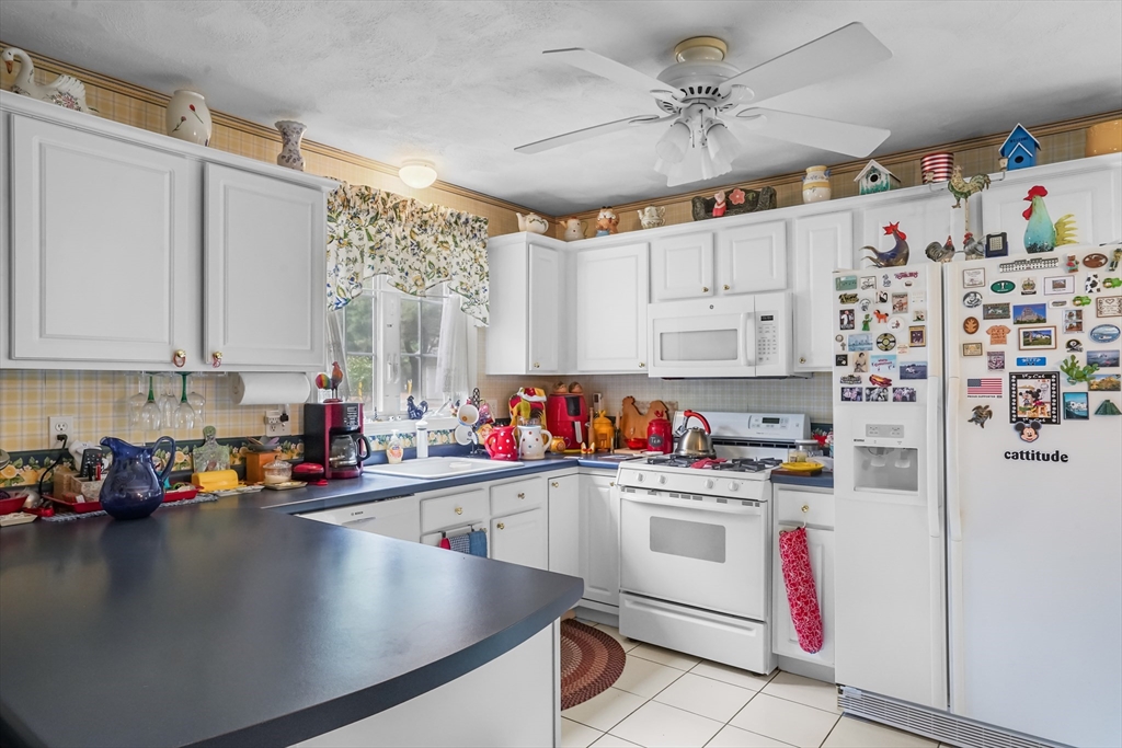 207 Topsfield Road Wenham, MA 01984 - Photo 6 of 20
