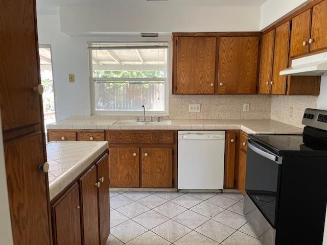 3065 Anderson Avenue Clovis, CA 93612 - Photo 9 of 16 a kitchen with a sink window and cabinets