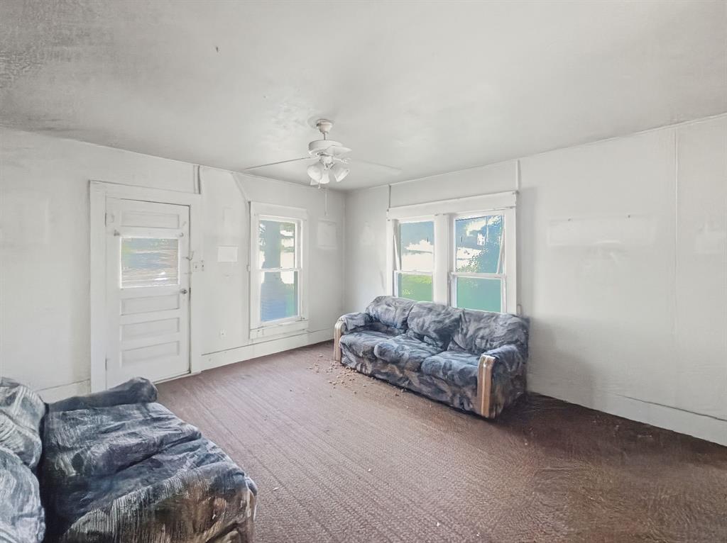 908 South Rice Street Hamilton, TX 76531 - Photo 9 of 13 a living room with furniture and a window