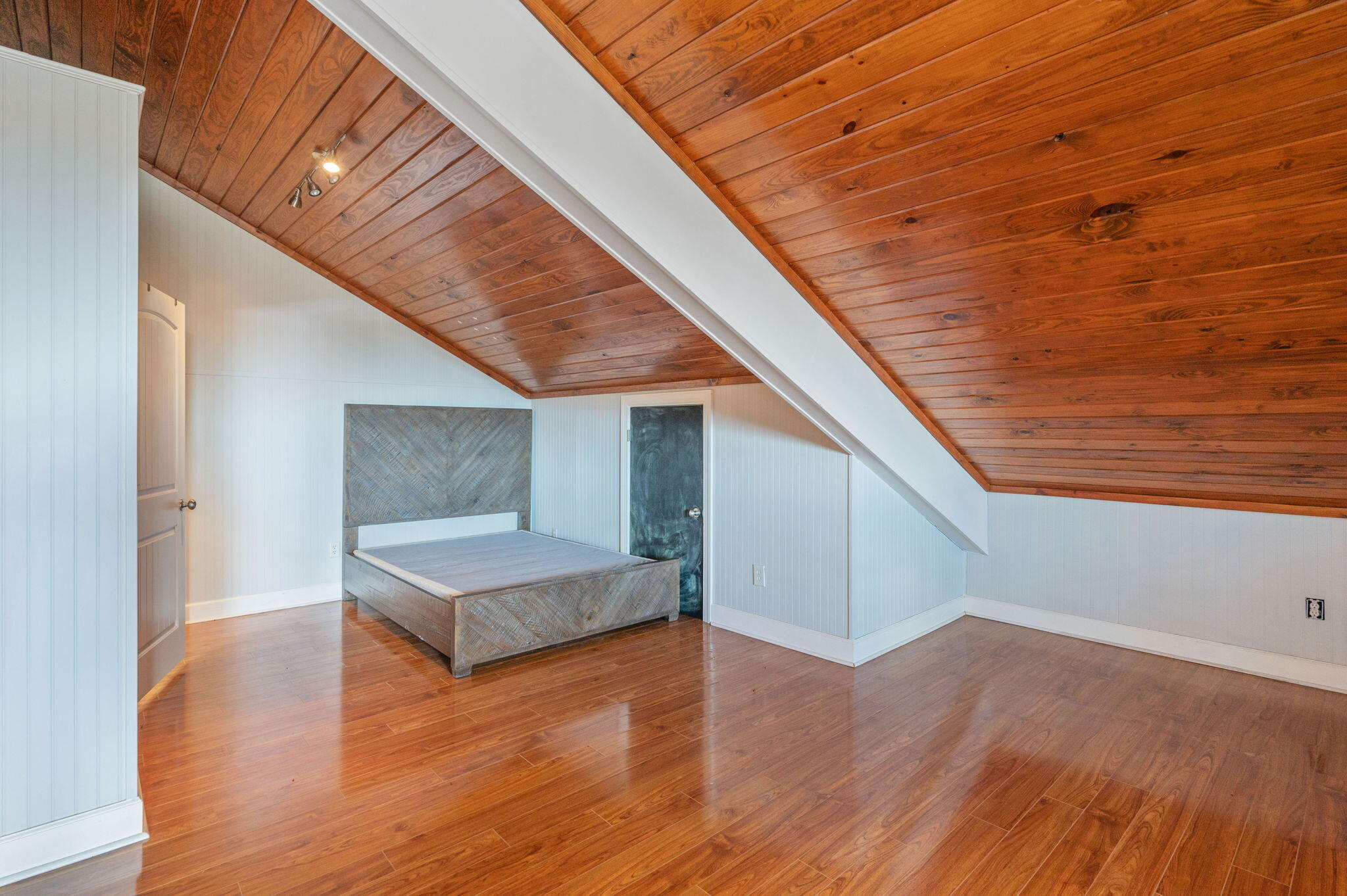 126 Tall Oaks Road DeFuniak Springs, FL 32435 - Photo 27 of 50 a view of livingroom with wooden floor