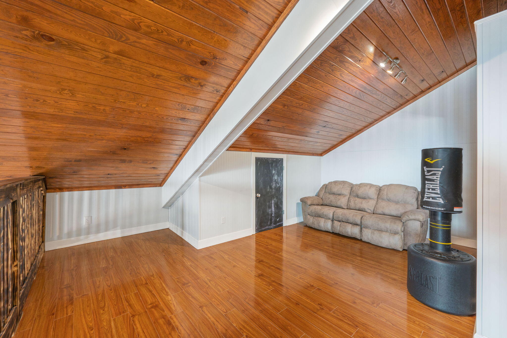 126 Tall Oaks Road DeFuniak Springs, FL 32435 - Photo 28 of 50 a view of livingroom with furniture and wooden floor