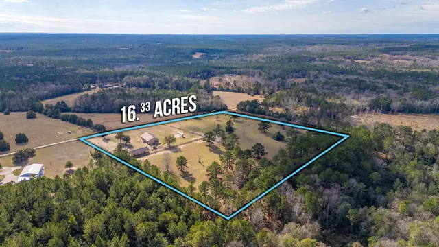 a view of a big room with an empty space