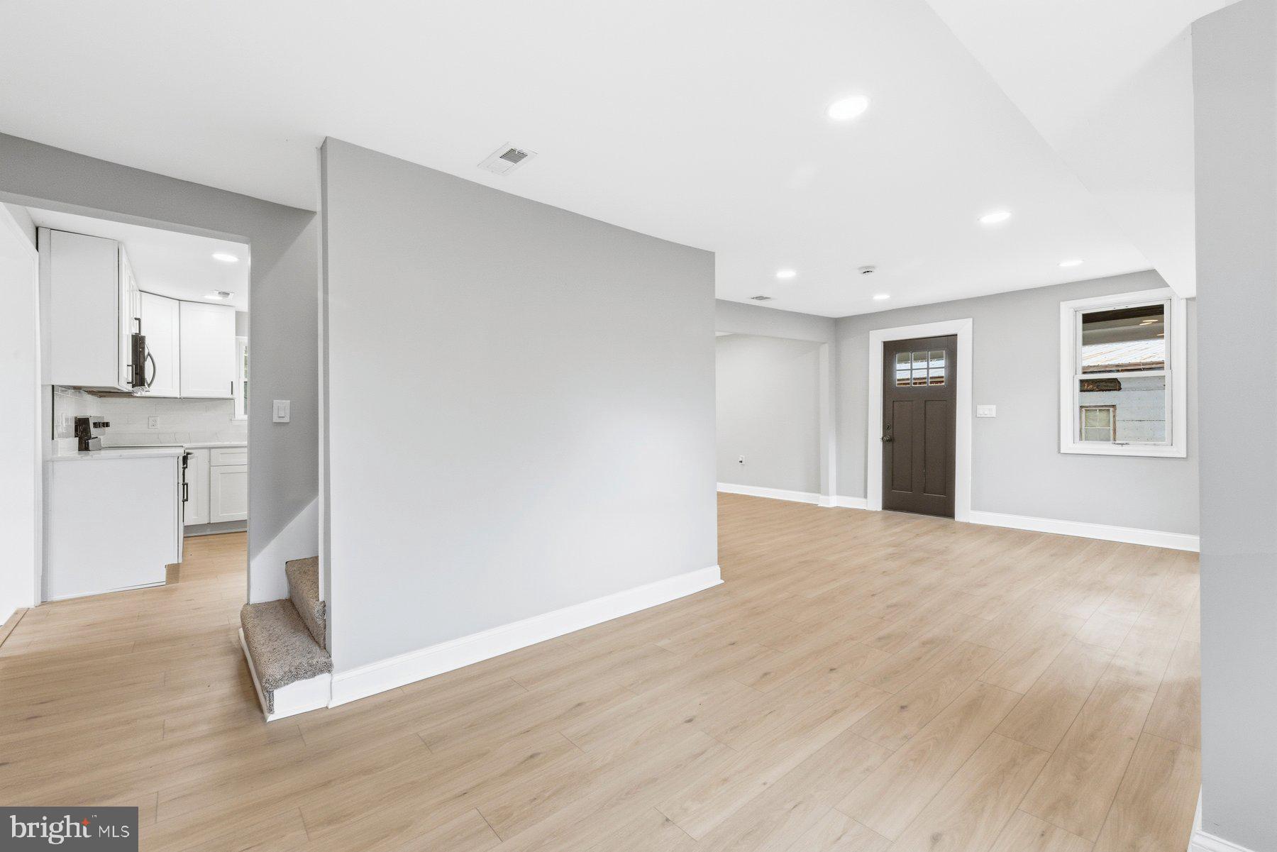 5310 North Mill Street Manchester, MD 21102 - Photo 13 of 35 Living Room