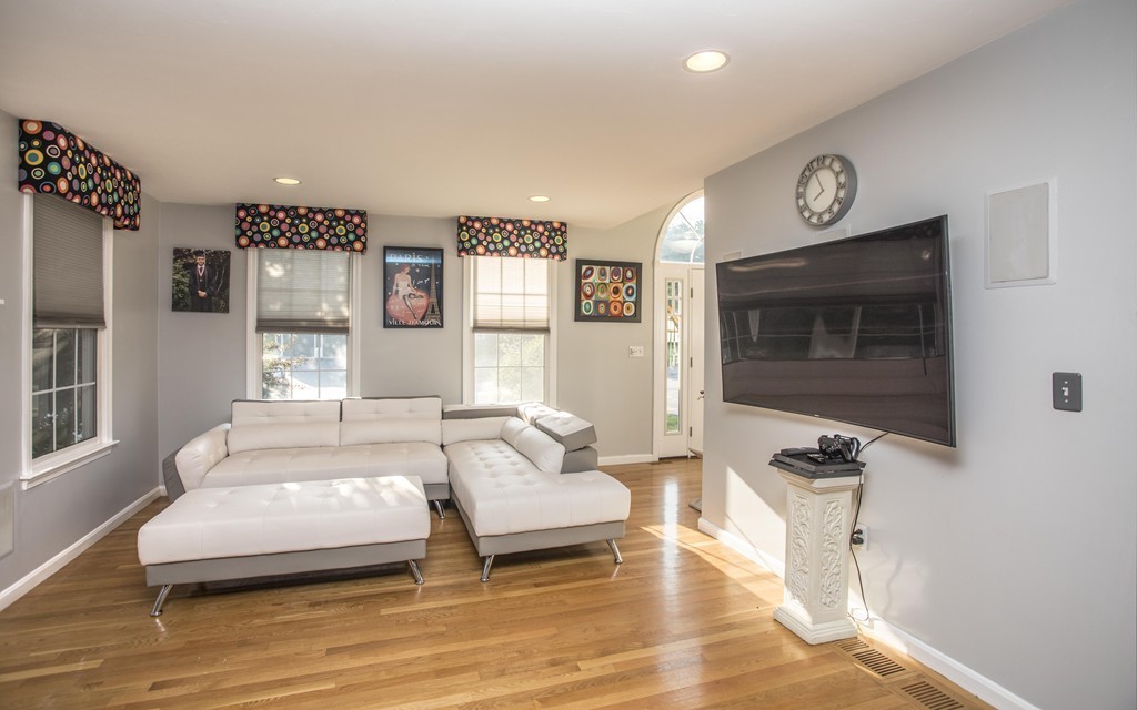 22 Pontiac Road Raynham, MA 02767 - Photo 8 of 28 Gallery Image 8