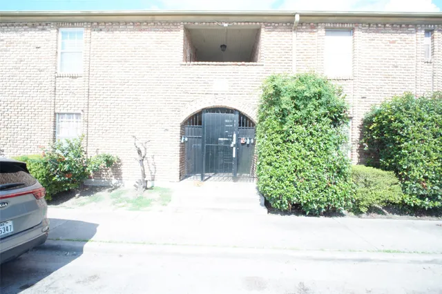 $950 | 6401 Skyline Drive, Unit 34, Houston, TX 77057