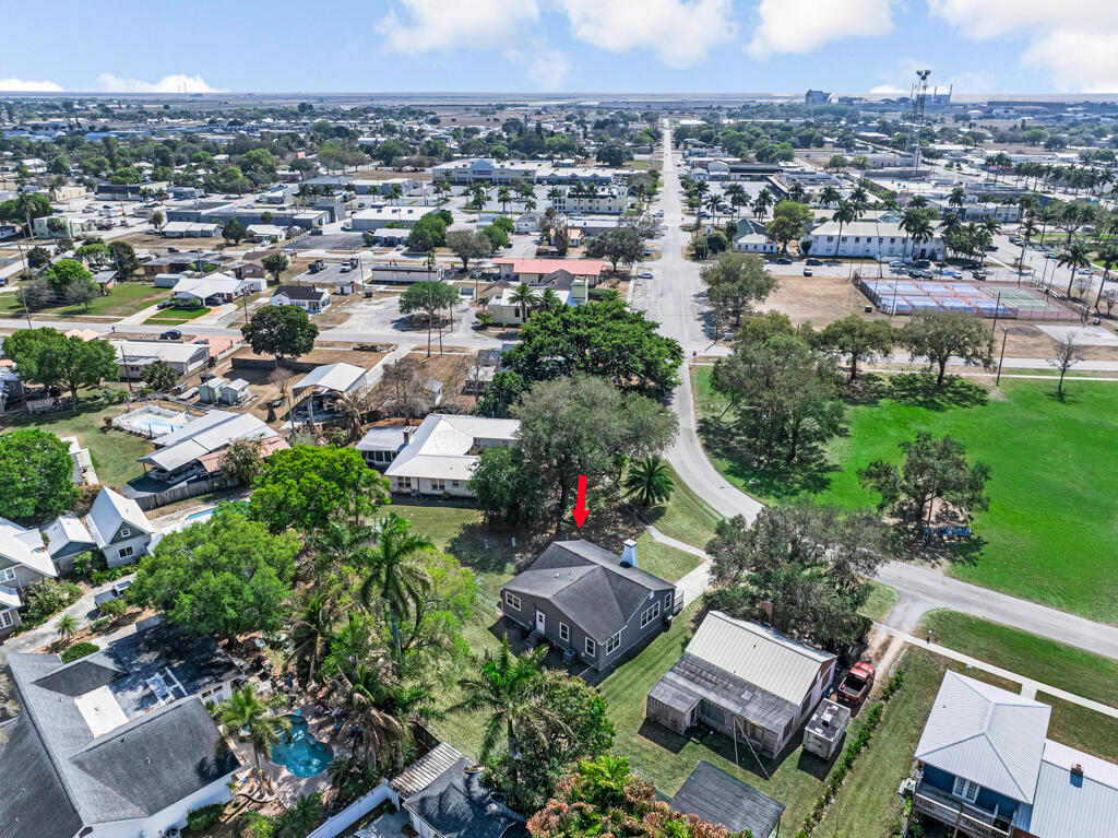 416 Deane Duff Street Clewiston, FL 33440 - Photo 32 of 45 an aerial view of multiple house