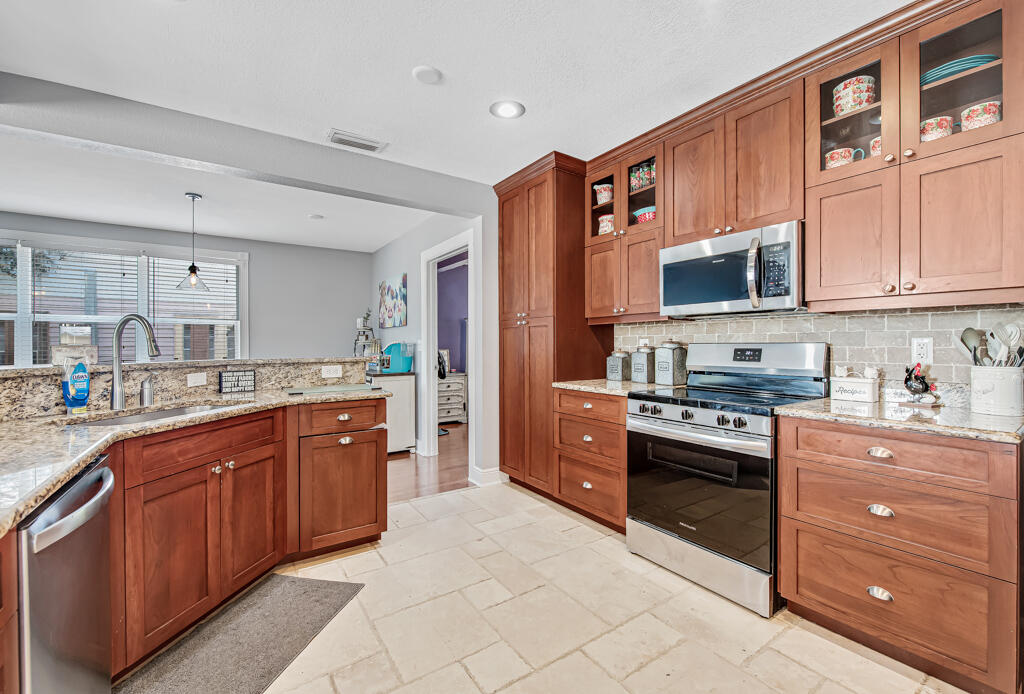 416 Deane Duff Street Clewiston, FL 33440 - Photo 5 of 45 20