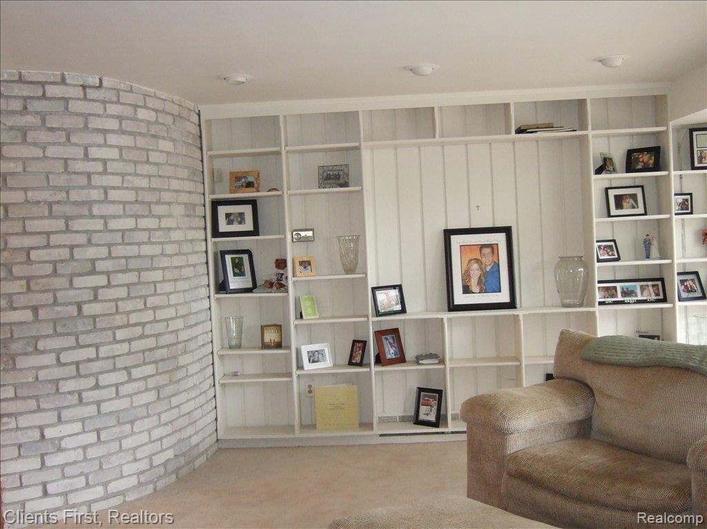 35878 Charter Crest Road Farmington, MI 48335 - Photo 18 of 25 Family Room - Back Wall