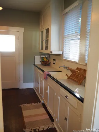 $2,095 | 1118 West W Mistletoe Avenue, San Antonio, TX 78201