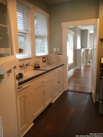 $2,095 | 1118 West W Mistletoe Avenue, San Antonio, TX 78201