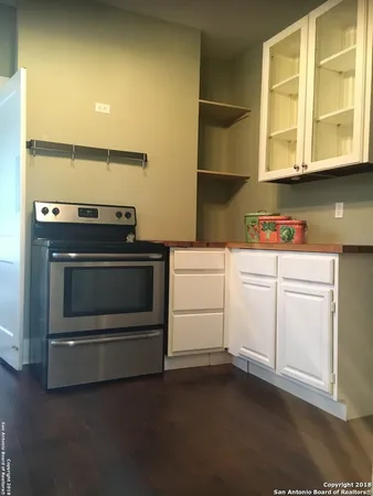 $2,095 | 1118 West W Mistletoe Avenue, San Antonio, TX 78201