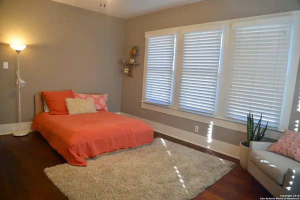 $2,095 | 1118 West W Mistletoe Avenue, San Antonio, TX 78201