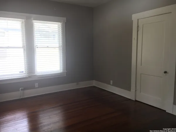 $2,095 | 1118 West W Mistletoe Avenue, San Antonio, TX 78201