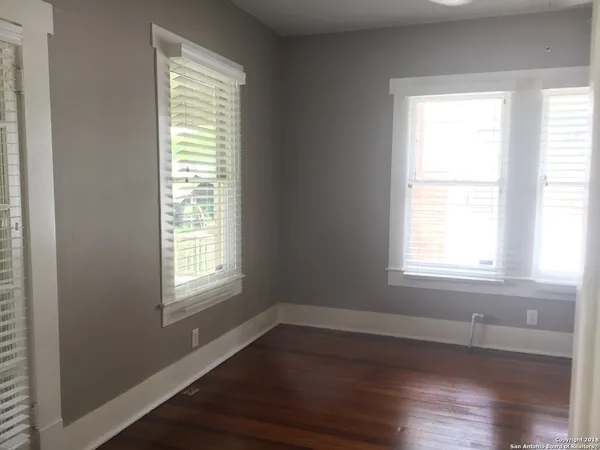 $2,095 | 1118 West W Mistletoe Avenue, San Antonio, TX 78201