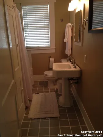 $2,095 | 1118 West W Mistletoe Avenue, San Antonio, TX 78201