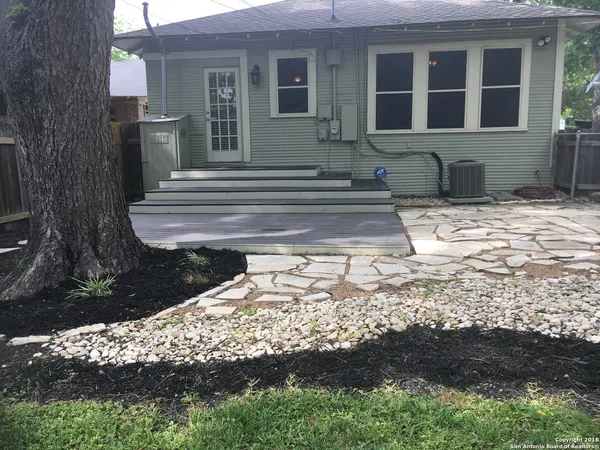 $2,095 | 1118 West W Mistletoe Avenue, San Antonio, TX 78201