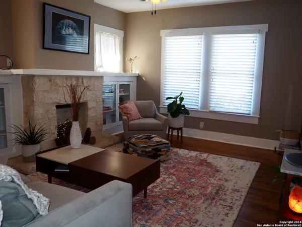 $2,095 | 1118 West W Mistletoe Avenue, San Antonio, TX 78201