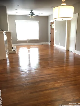 $2,095 | 1118 West W Mistletoe Avenue, San Antonio, TX 78201