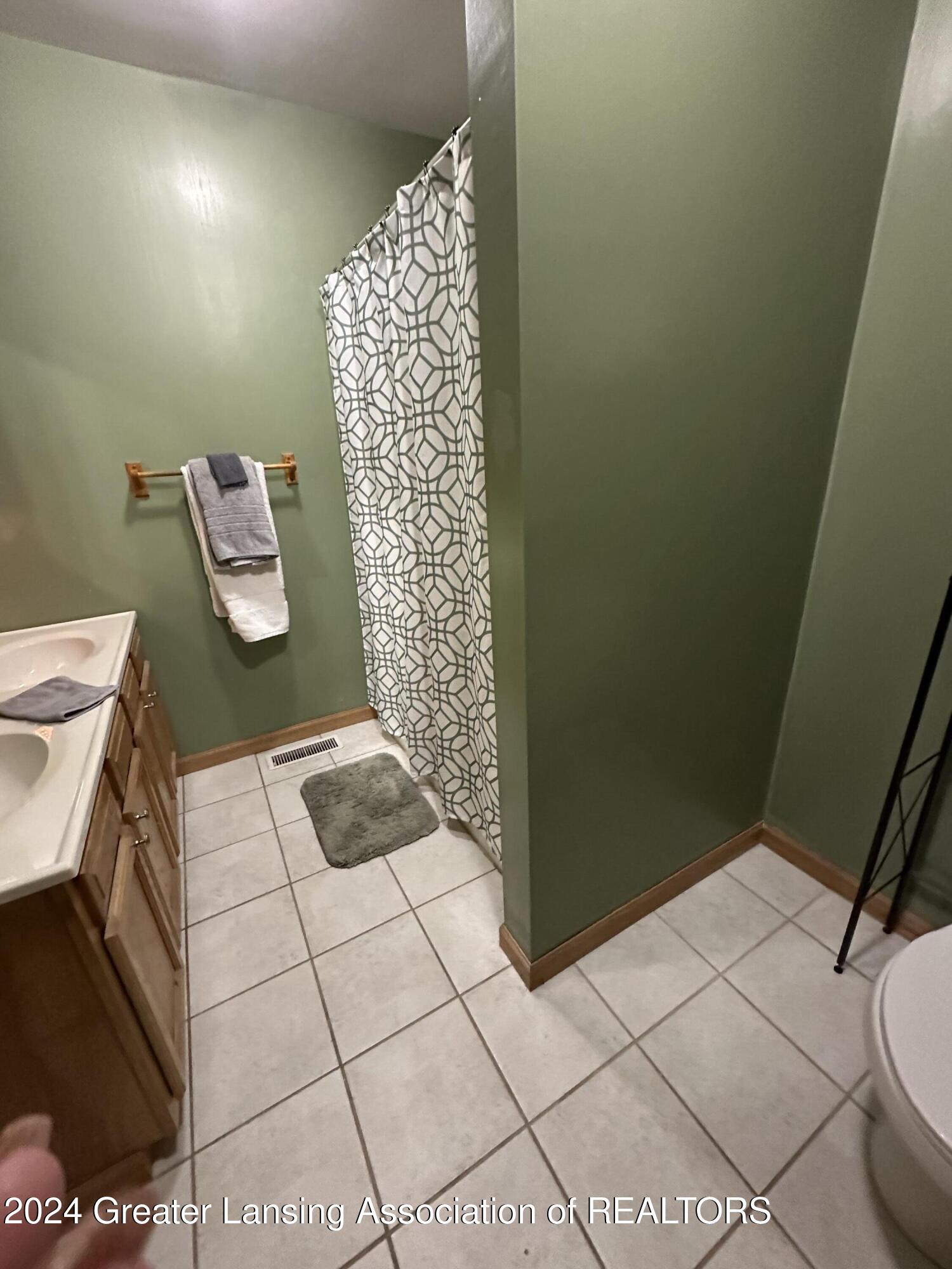 312 East Cavanaugh Road Lansing, MI 48910 - Photo 13 of 21 15