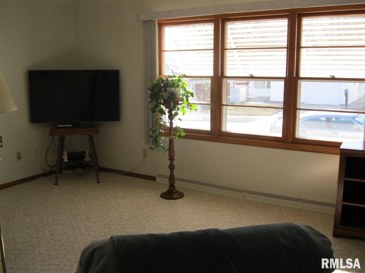 2305 Chancy Street Clinton, IA 52732 - Photo 4 of 17 Gallery Image 4