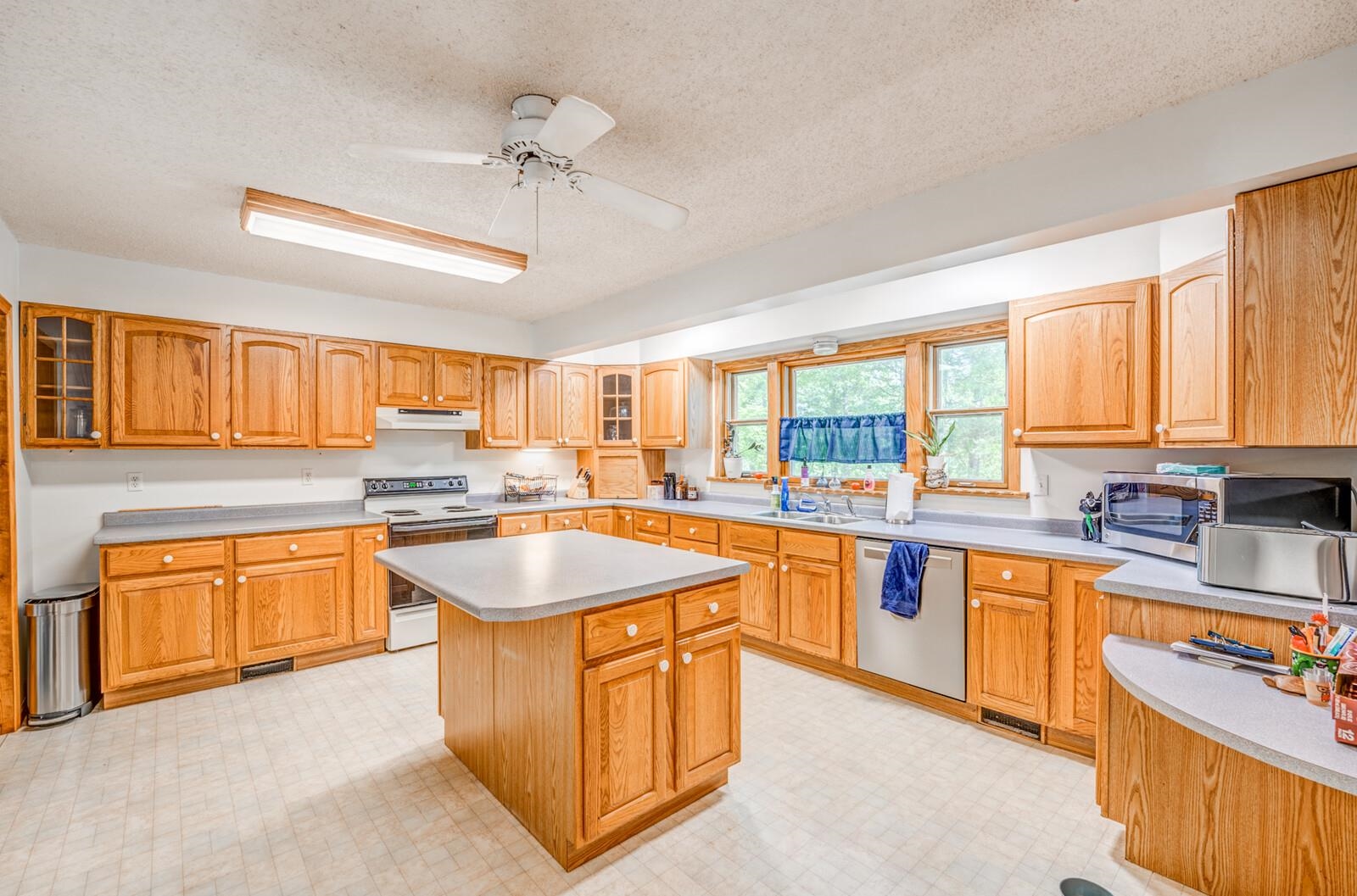 8651 Baylor Road Bartlett, TN 38002 - Photo 5 of 29 a large kitchen with stainless steel appliances granite countertop a sink stove and refrigerator
