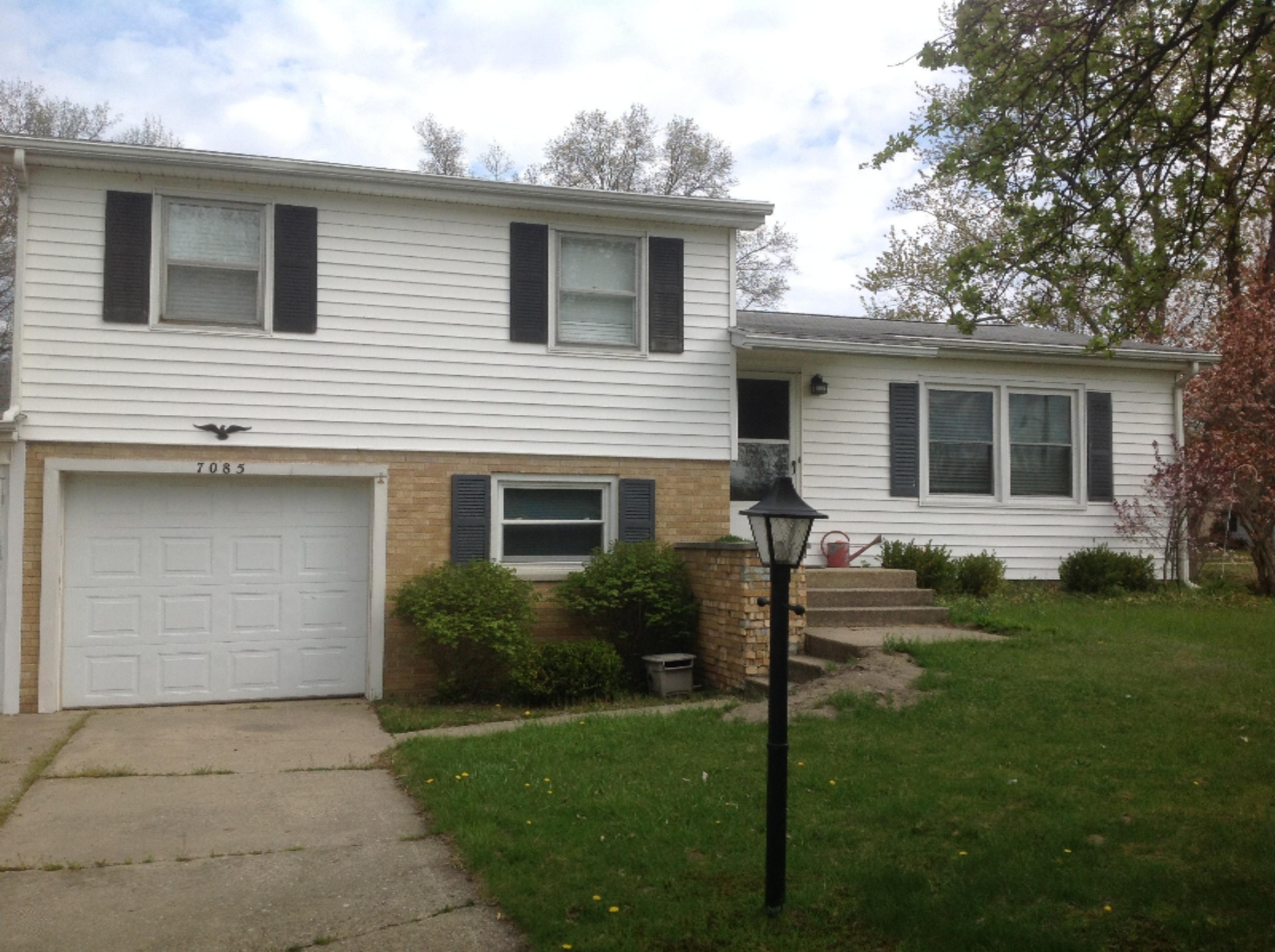 7085 Lake Road Coloma, MI 49038 - Photo 1 of 20 IMG_1332