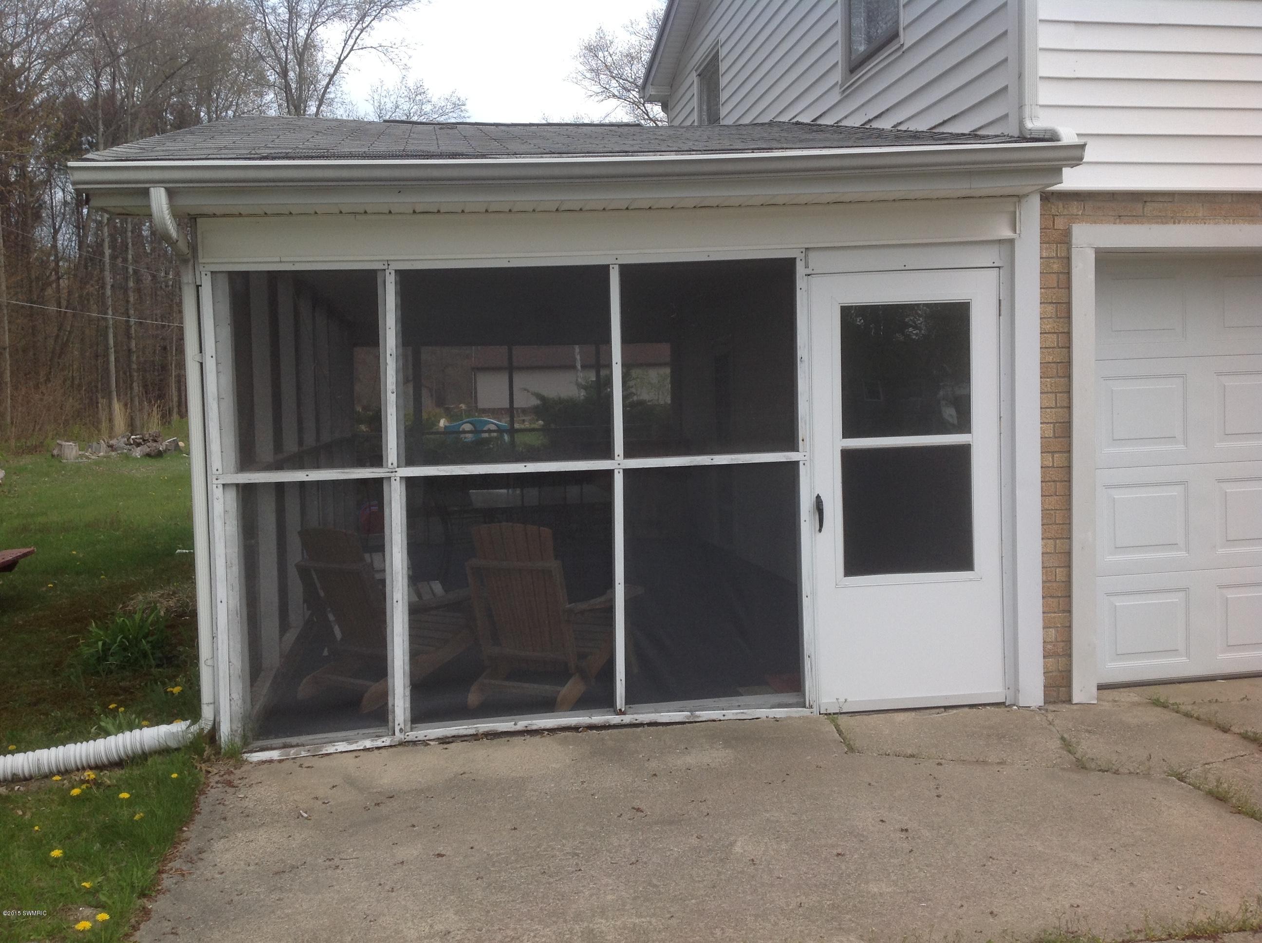 7085 Lake Road Coloma, MI 49038 - Photo 3 of 20 IMG_1349