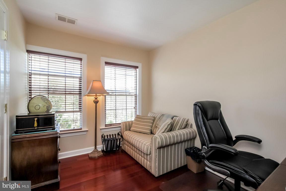 15626 Avocet Loop Woodbridge, VA 22191 - Photo 23 of 30 a living room with furniture