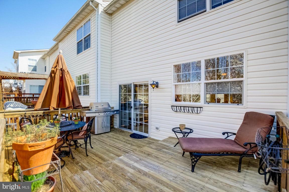 15626 Avocet Loop Woodbridge, VA 22191 - Photo 29 of 30 a wooden bench sitting in front of a house