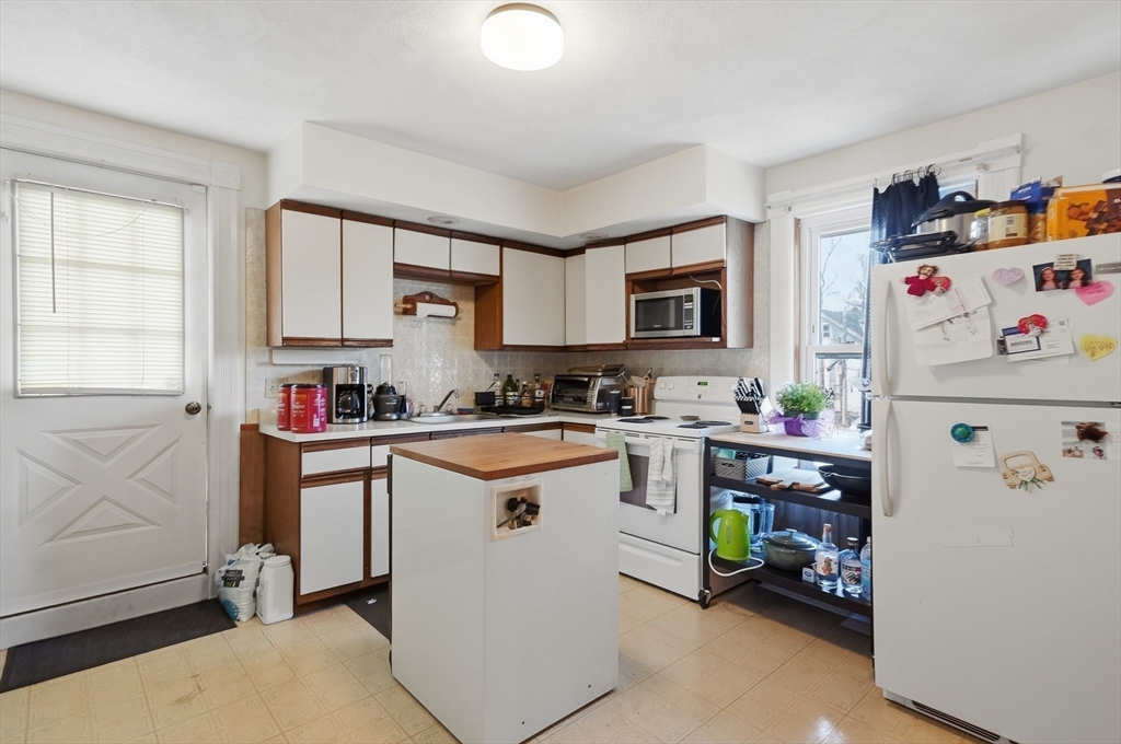 115-117 Chestnut Street Waltham, MA 02453 - Photo 14 of 42