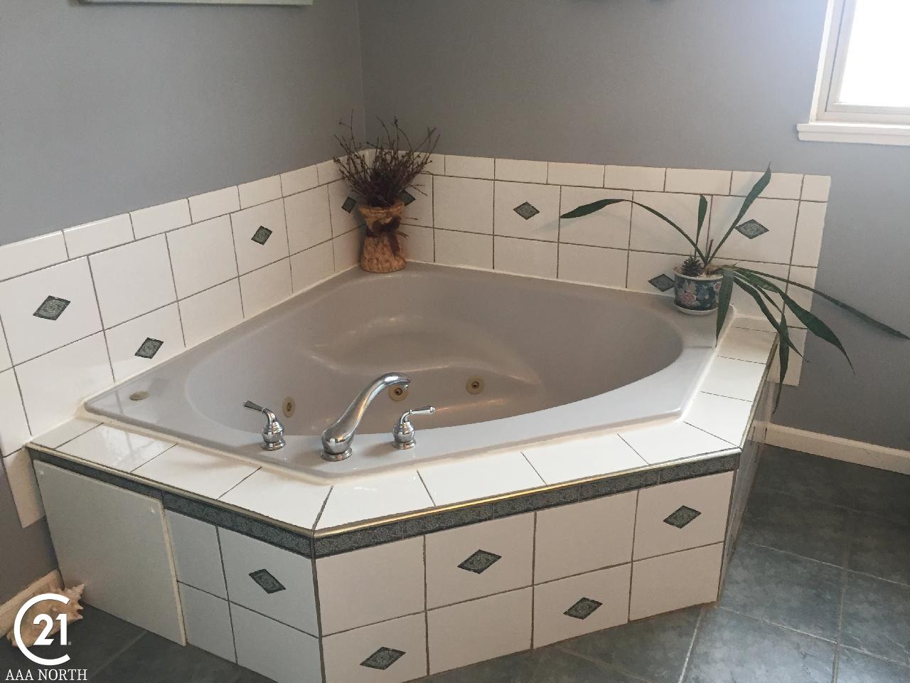 15724 Donald Road Capac, MI 48014 - Photo 35 of 48 garden tub