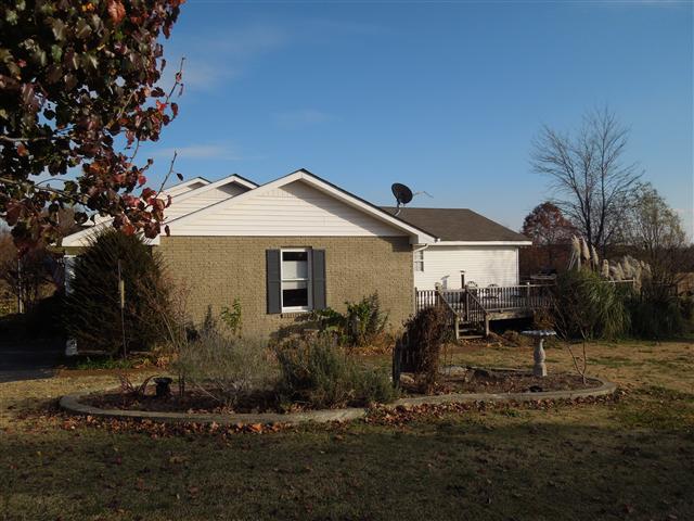 635 Hurricane Loop Tennessee Ridge, TN 37178 - Photo 4 of 20 Side view - flower garden area.