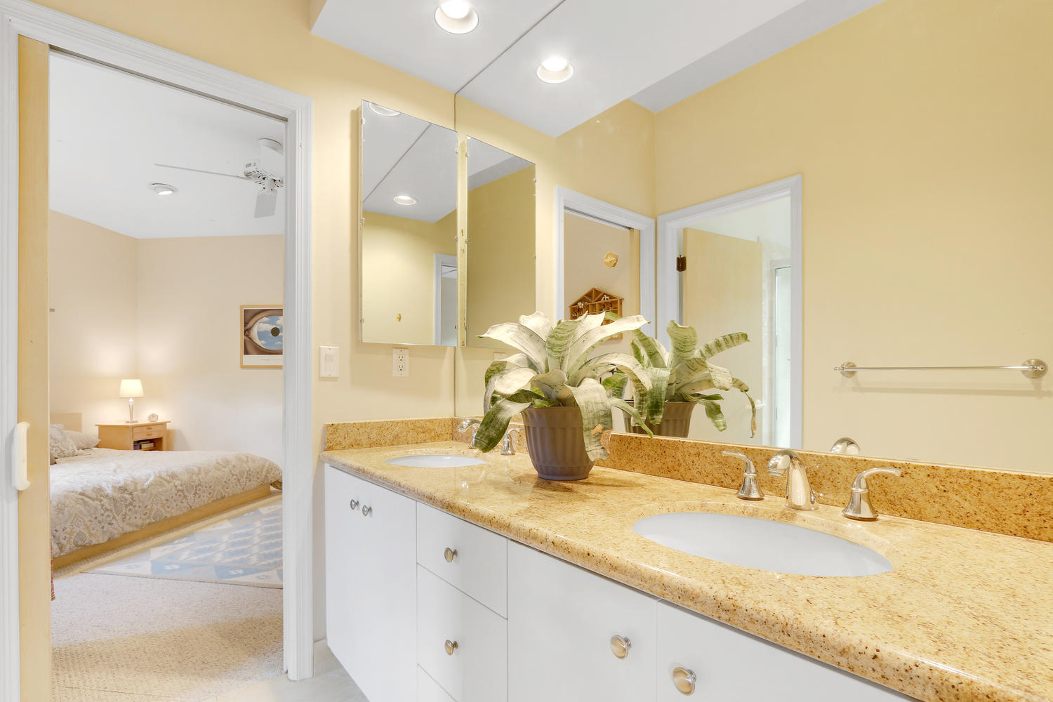 4140 Georges Way Boca Raton, FL 33434 - Photo 20 of 37 Jack & Jill Bathroom