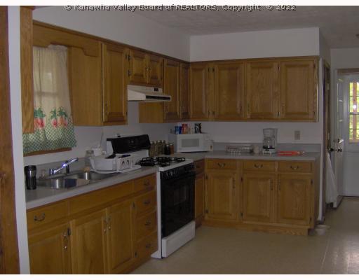 39 White Pine Road Kenna, WV 25248 - Photo 2 of 7 Kitchen.