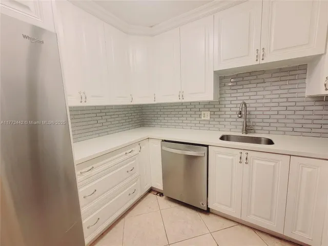 $89,999 | 4174 Inverrary Drive, Unit 713, Lauderhill, FL 33319