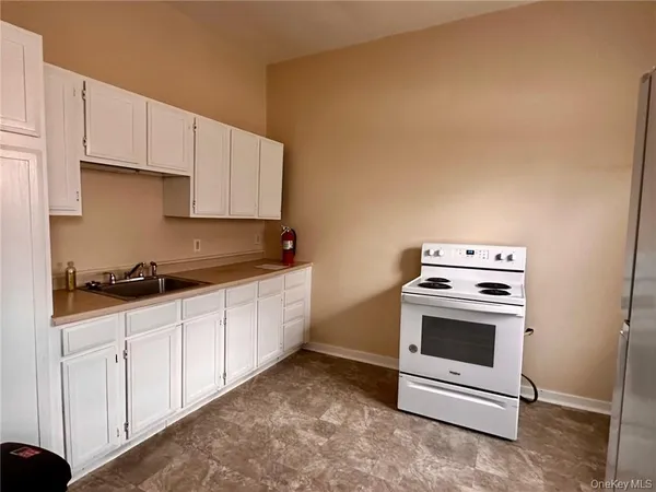 $1,700 | 86 Vineyard Avenue, Unit 2, Highland, NY 12528