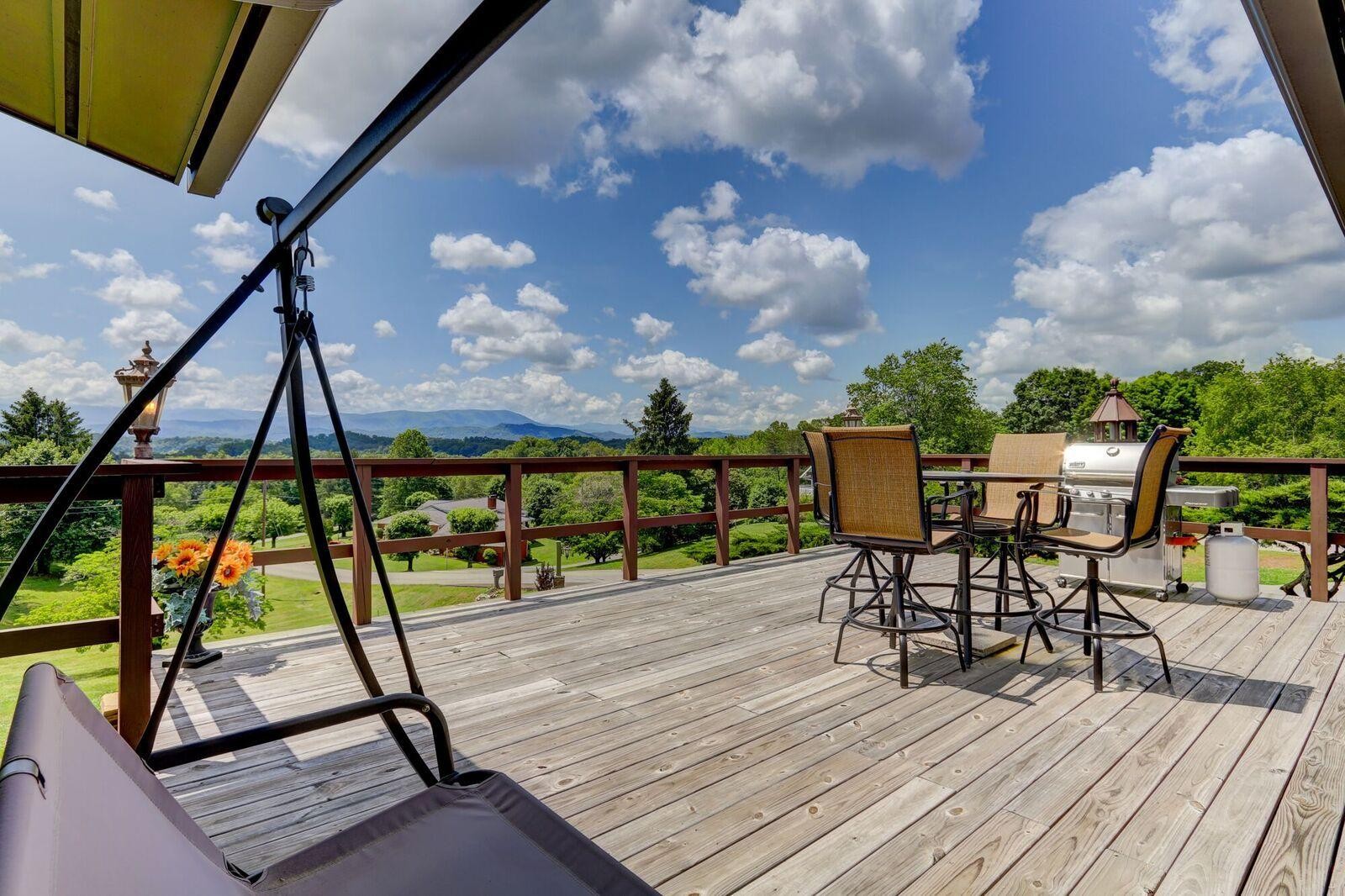 417 Alderman Road Sevierville, TN 37862 - Photo 25 of 39 a view of a chairs and table in the balcony