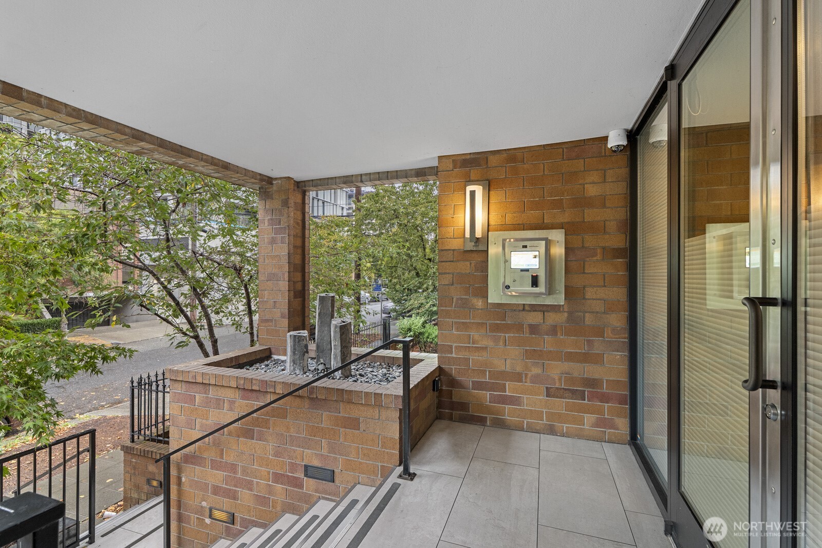 905 Cherry Street, Unit 601 Seattle, WA 98104 - Photo 2 of 21