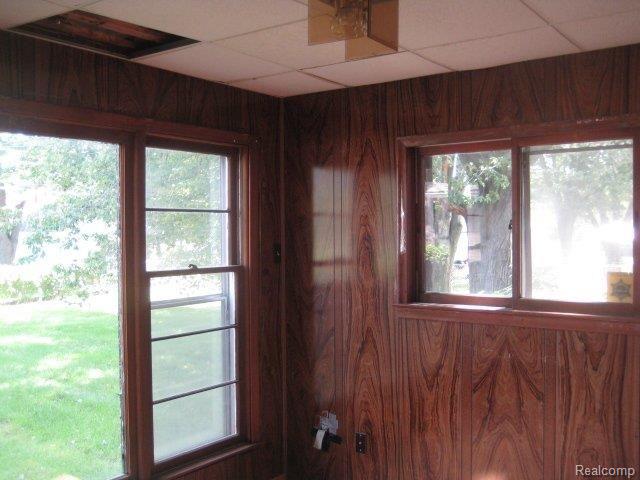 SUNROOM 2.JPG