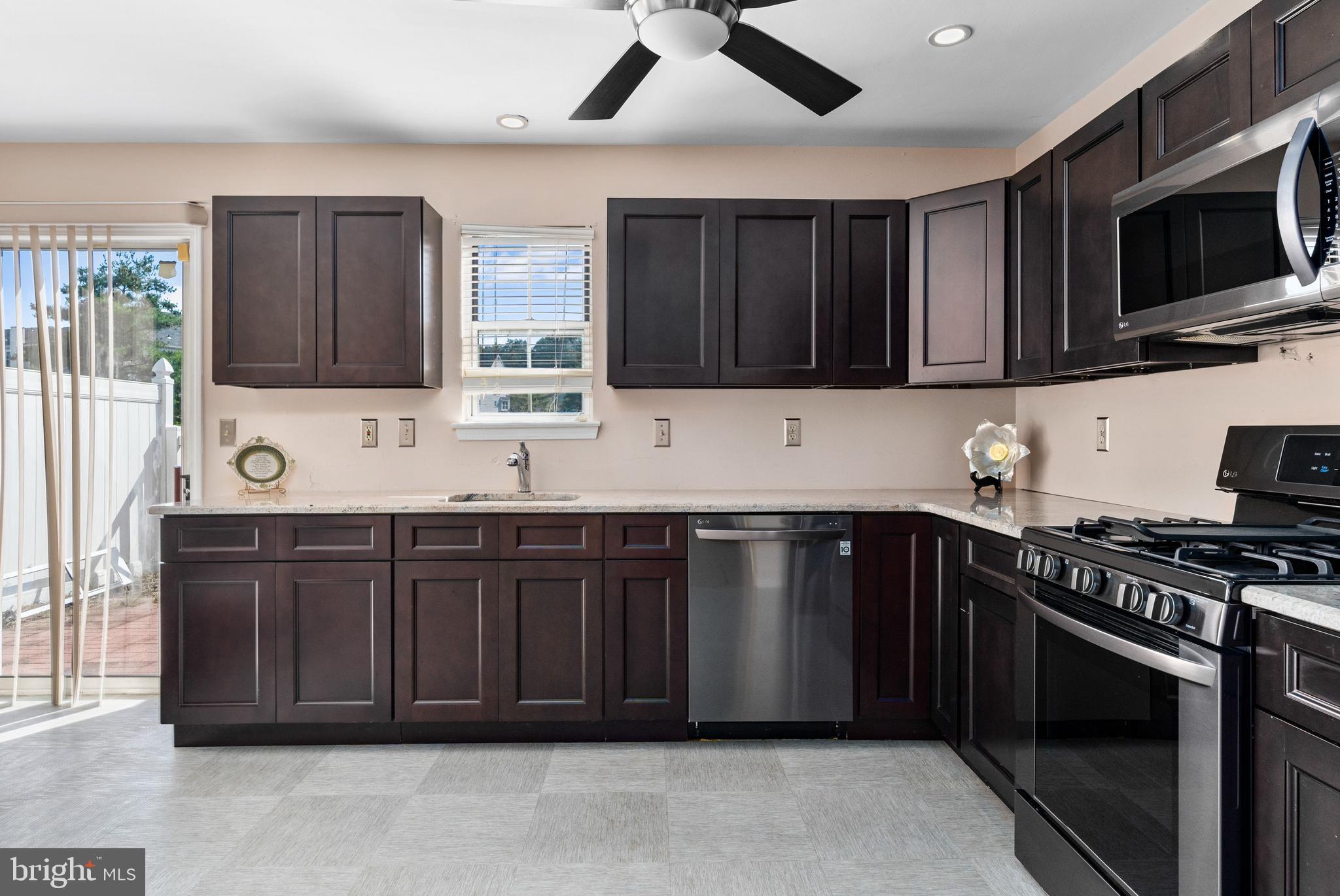 709 Rutland Court Sewell, NJ 08080 - Photo 14 of 33 Eat-in kitchen