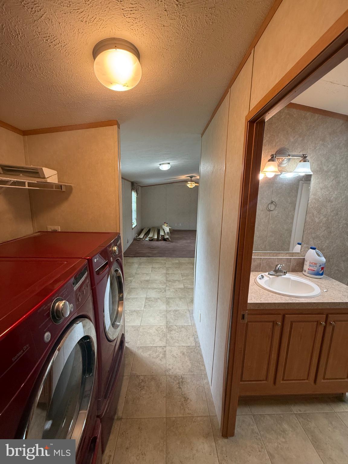 5 Revolutionary Road Mount Bethel, PA 18343 - Photo 19 of 28 Bright and functional laundry space.