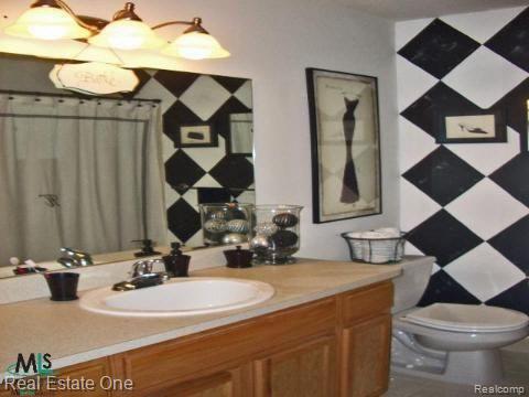 1980 Flagstone Circle Rochester, MI 48307 - Photo 8 of 9 Bathroom