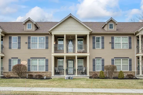 $319,900 | 44 Kendall Drive, Bethlehem, NY 12054