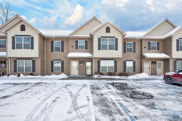 $319,900 | 44 Kendall Drive, Bethlehem, NY 12054