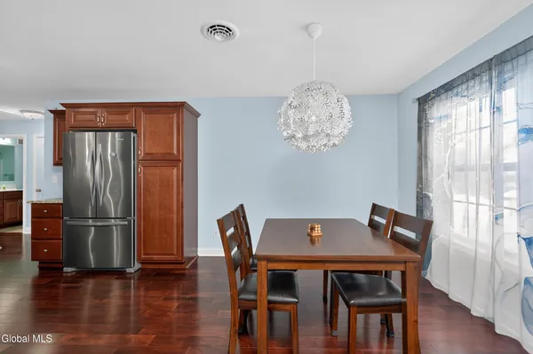 $319,900 | 44 Kendall Drive, Bethlehem, NY 12054