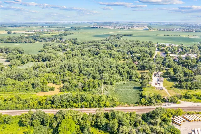 $129,900 | 14 Hunter Lane, Bristol, IL 60512