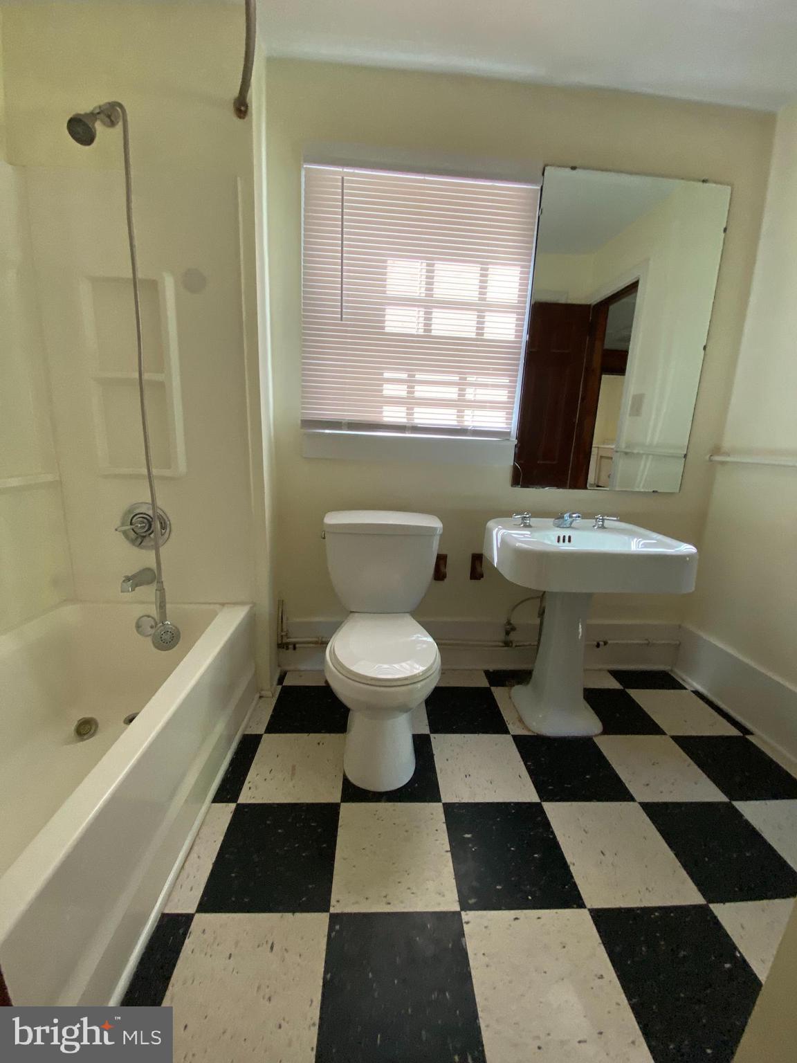 8546 Springs Road Warrenton, VA 20186 - Photo 12 of 36 Gallery Image 12